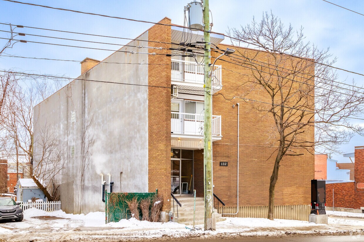 Building Photo - 132 St Saint-Jacques