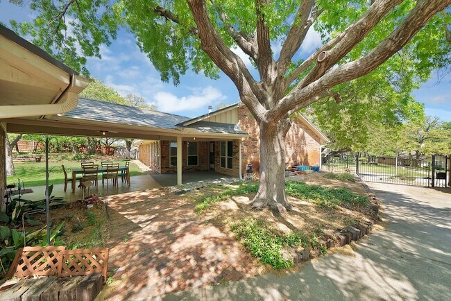 Foto del edificio - 2812 Whisperwood Trail