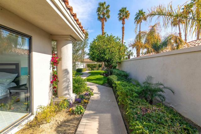 Foto del edificio - 54877 Inverness Way