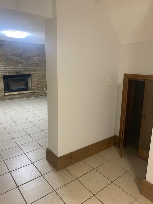 Hall storage - 36 Summer St
