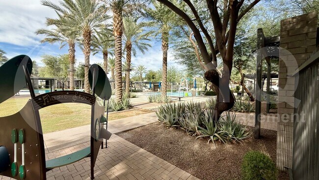 Building Photo - 1946 W Lariat Ln