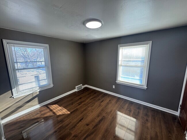 Foto del edificio - 9200 Evergreen Ave