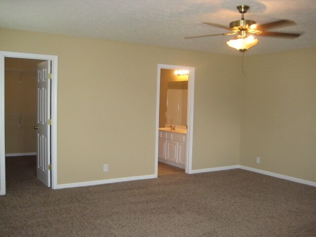 Building Photo - 3128 Hidden Creek Dr