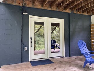 Private Entrance to 1 Bed/1 Bath Efficiency Apartment - 173 State St