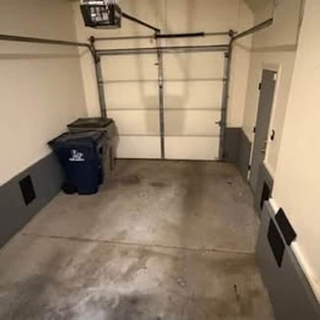 Building Photo - 2010 N Buffum St