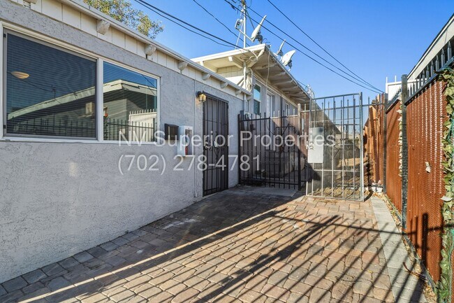 Foto del edificio - 1301 E Ogden Ave