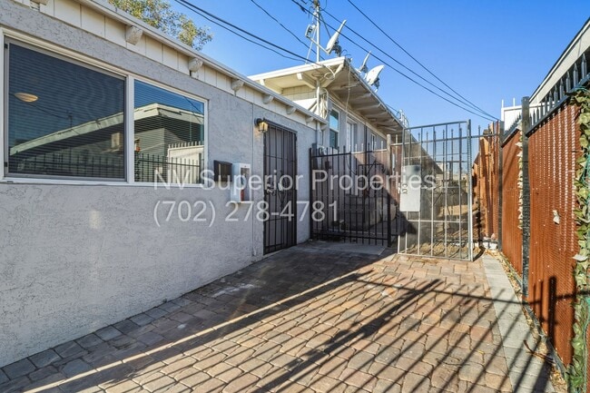 Building Photo - 1301 E Ogden Ave