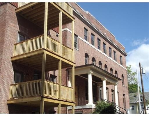 Building Photo - 159 Moore St