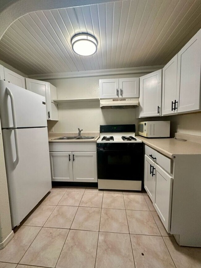 Building Photo - 5258 Groveland Dr