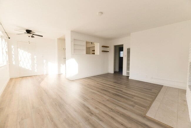 Building Photo - 810 Buena Vista