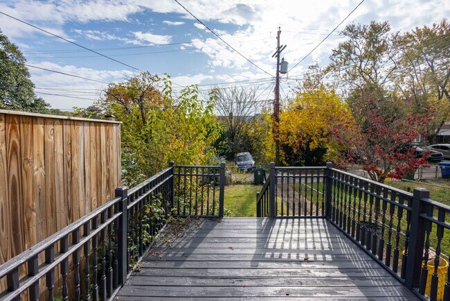 Foto del edificio - Charming 2Bed/2Bath in Belair - Edison