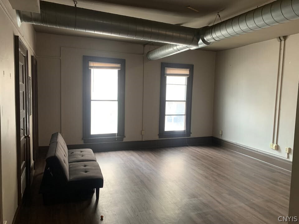 Foto del edificio - 129 W Fayette St