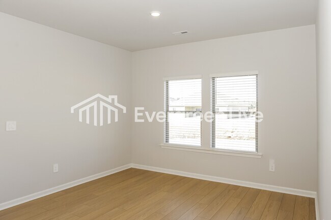 Building Photo - 107 Ashby Pond Dr