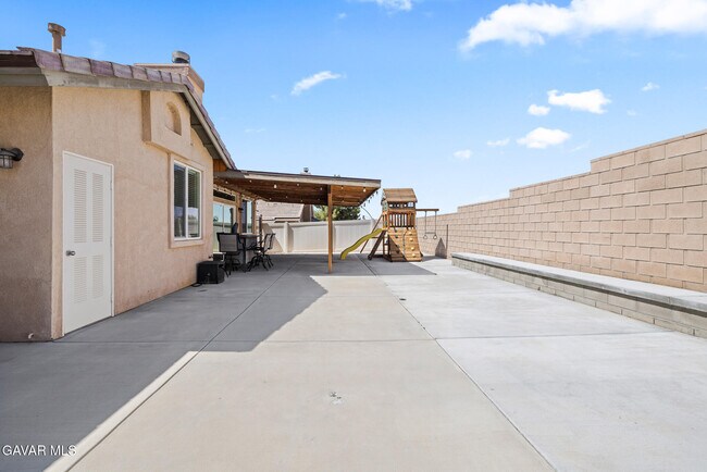 Foto del edificio - 37152 Waltham Pl