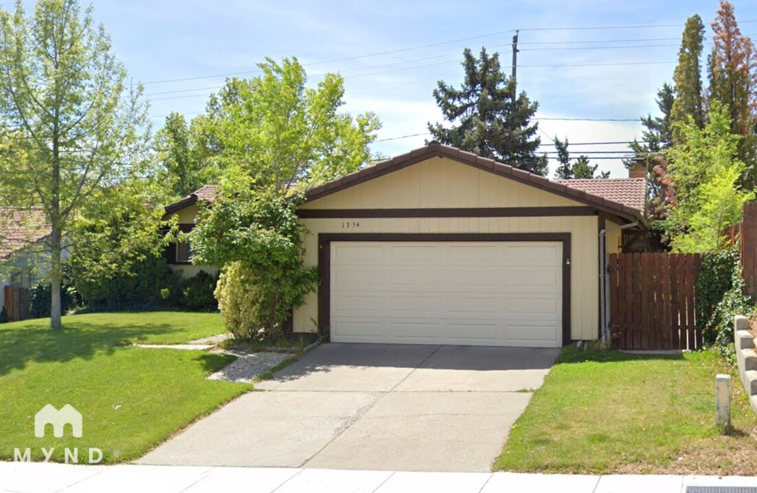 Primary Photo - 1354 Frontier St