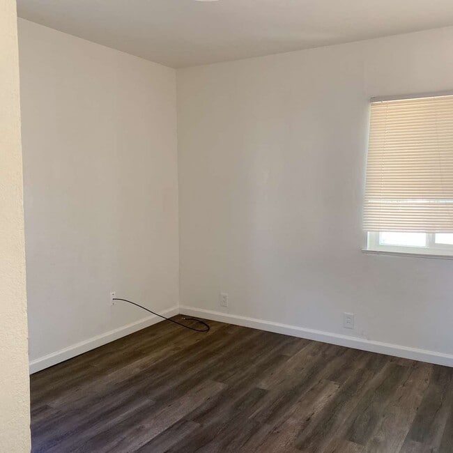 Building Photo - 1036 Neal Rd