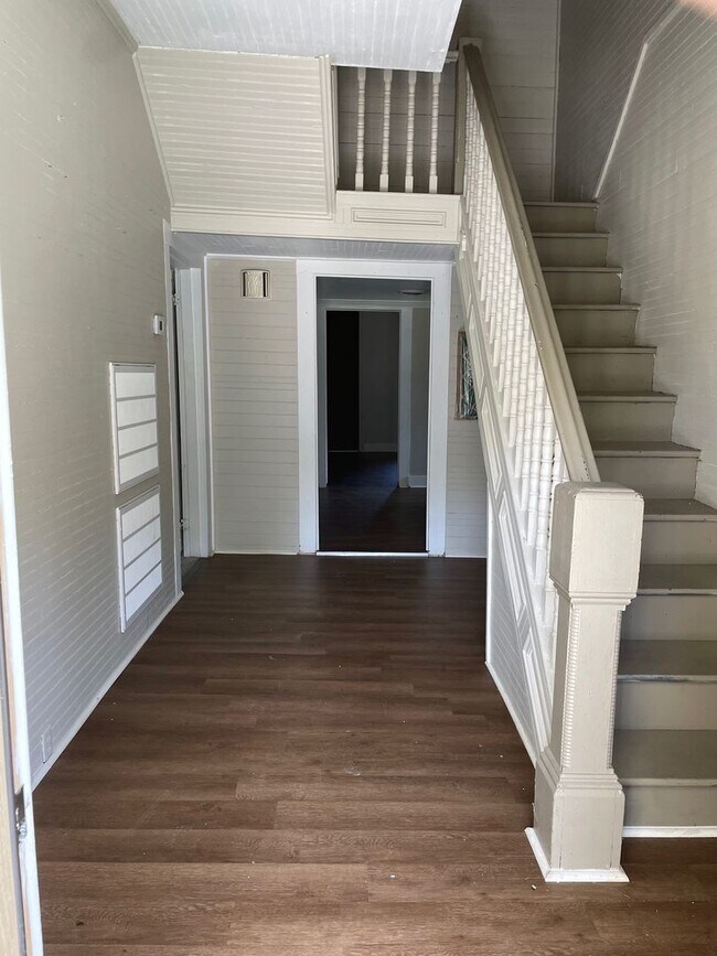 Foto del edificio - 4 BED 2 BATH TWO STORY HOME IN TROY!