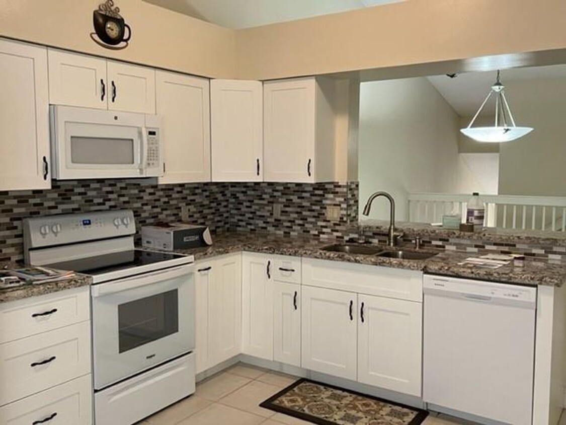 Foto principal - Beautiful 3/2 unit in carriage homes commu...