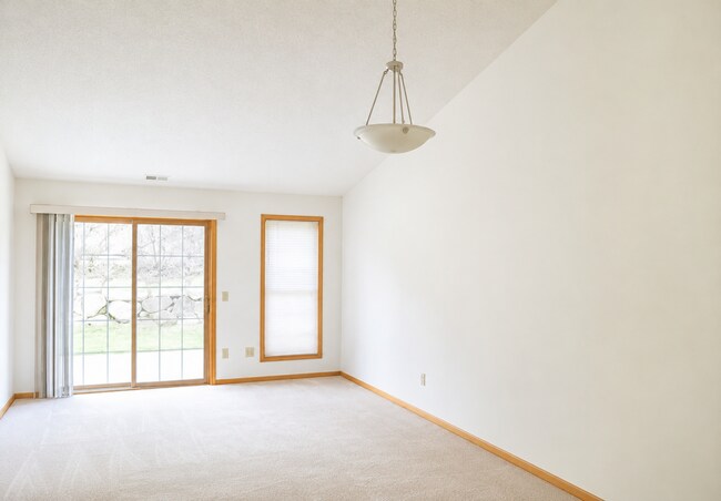 Foto del edificio - 757 Rockford Ave E