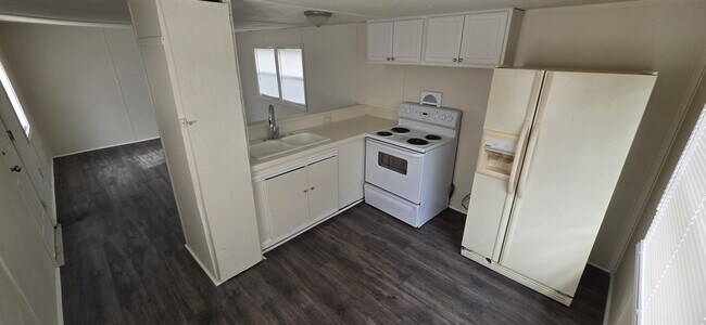 Foto del edificio - 8364 Cedar St