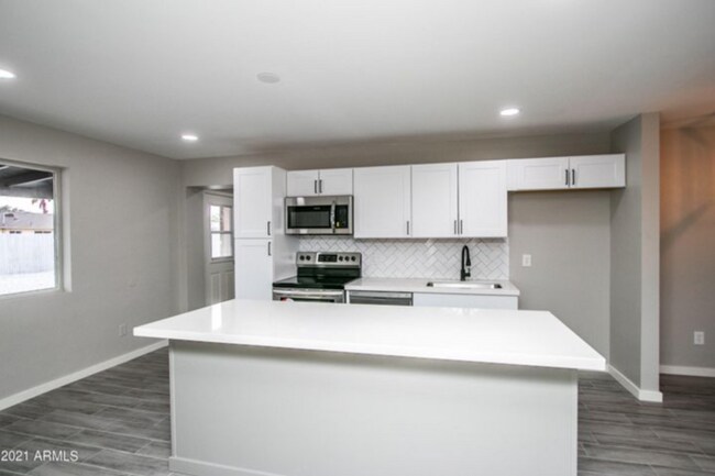 Building Photo - Beautiful remodel home near ASU