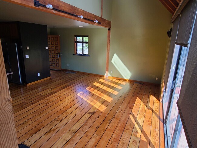 Foto del edificio - West Richmond/Castro