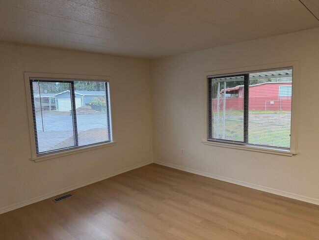 Foto del edificio - Updated 3 bedroom 2 bathroom house in Springfield!