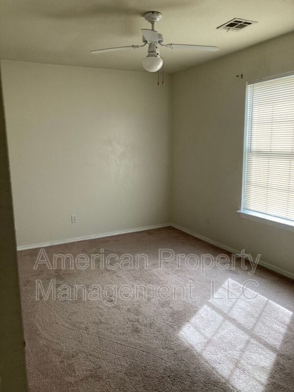 Building Photo - 5098 S Hickory Ave