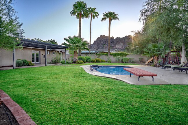 Building Photo - 4343 E Stanford Dr