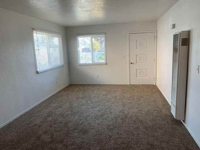 Building Photo - New Remodeled Duplex in Modesto