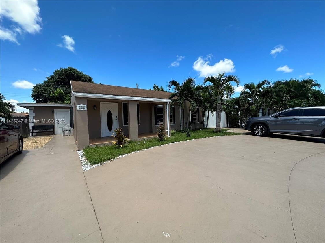 Primary Photo - 621 NE 2nd Pl