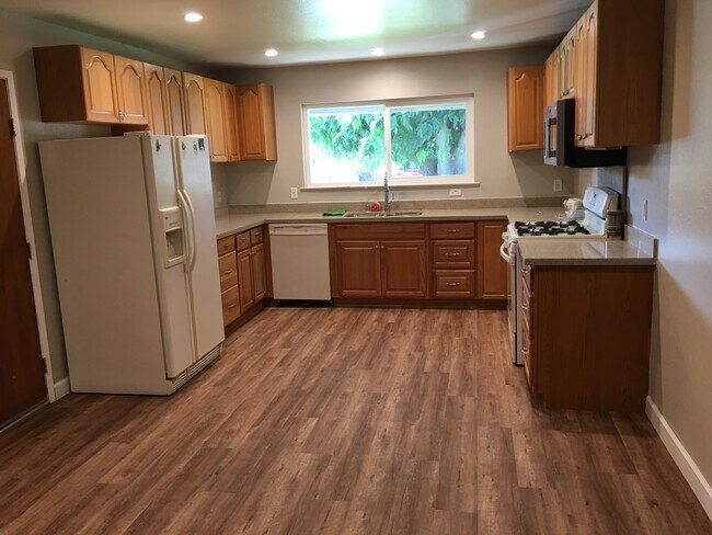 Foto del edificio - 2224 Cinderella Ln