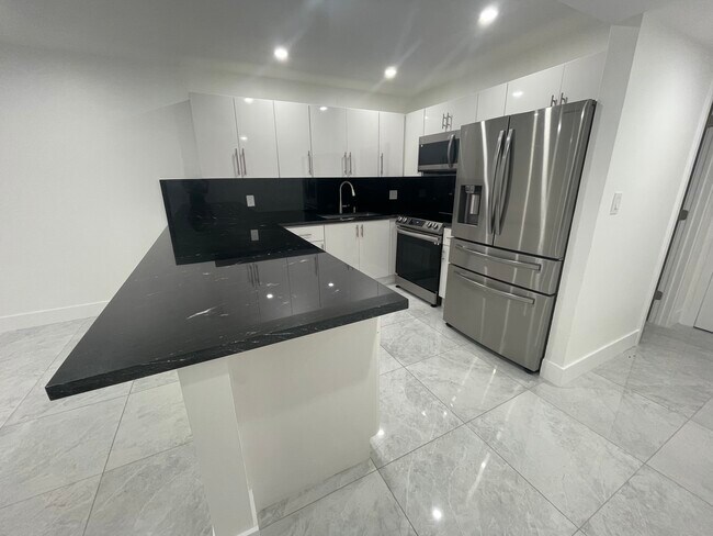 Kitchen - 6070 W 19th Ave