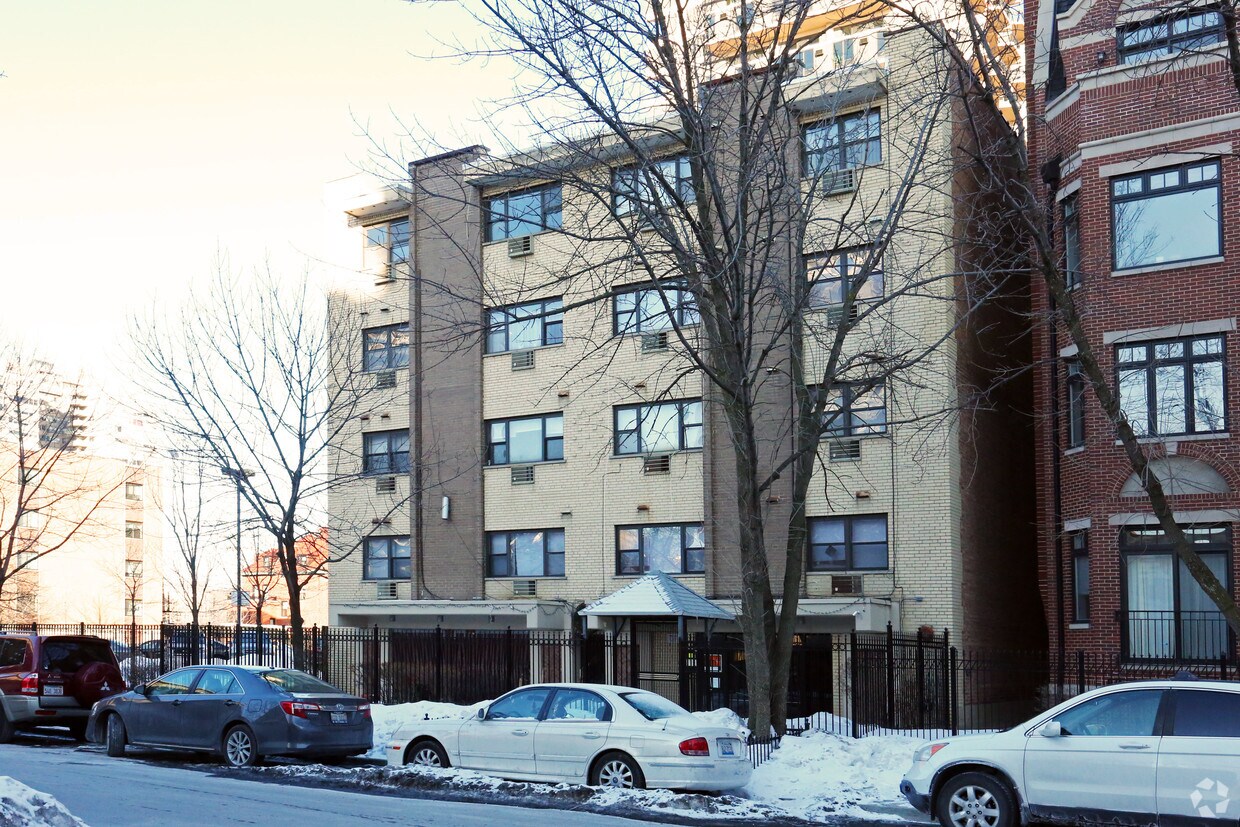 Building Photo - 6163 N Kenmore Ave