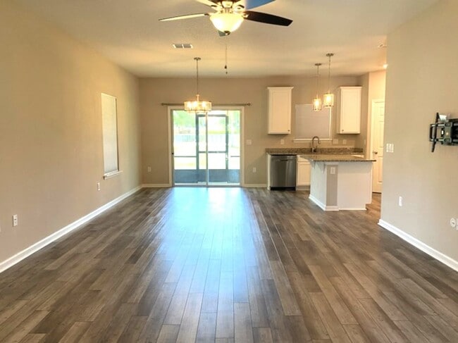 Building Photo - Beautiful 3 Bedroom Townhome in Ormond Beach!