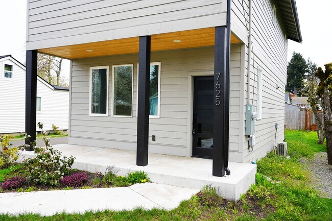 Building Photo - Elegant 3 Bedroom Home In Tacoma