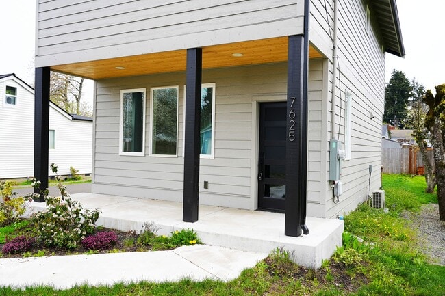 Foto del edificio - Elegant 3 Bedroom Home In Tacoma