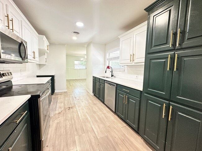 Foto del edificio - CHARMING REMODELED HOME IN SOUTHERN HILLS