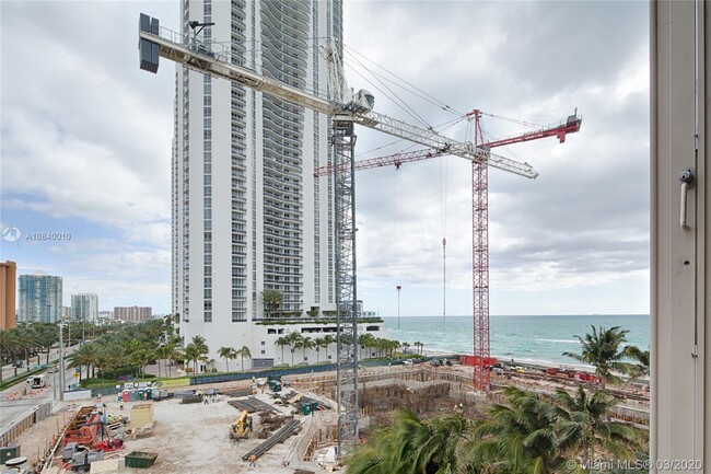 Building Photo - 15645 Collins Ave
