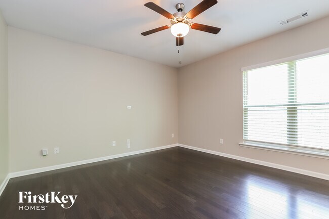 Foto del edificio - 2129 Charcoal Ives Rd