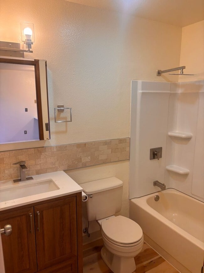 Building Photo - Independence Park 1 Bedroom Condo with Gar...