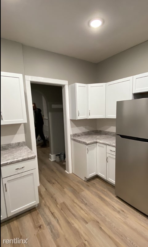 Building Photo - 4 br, 2 bath House - 715 W 11th St