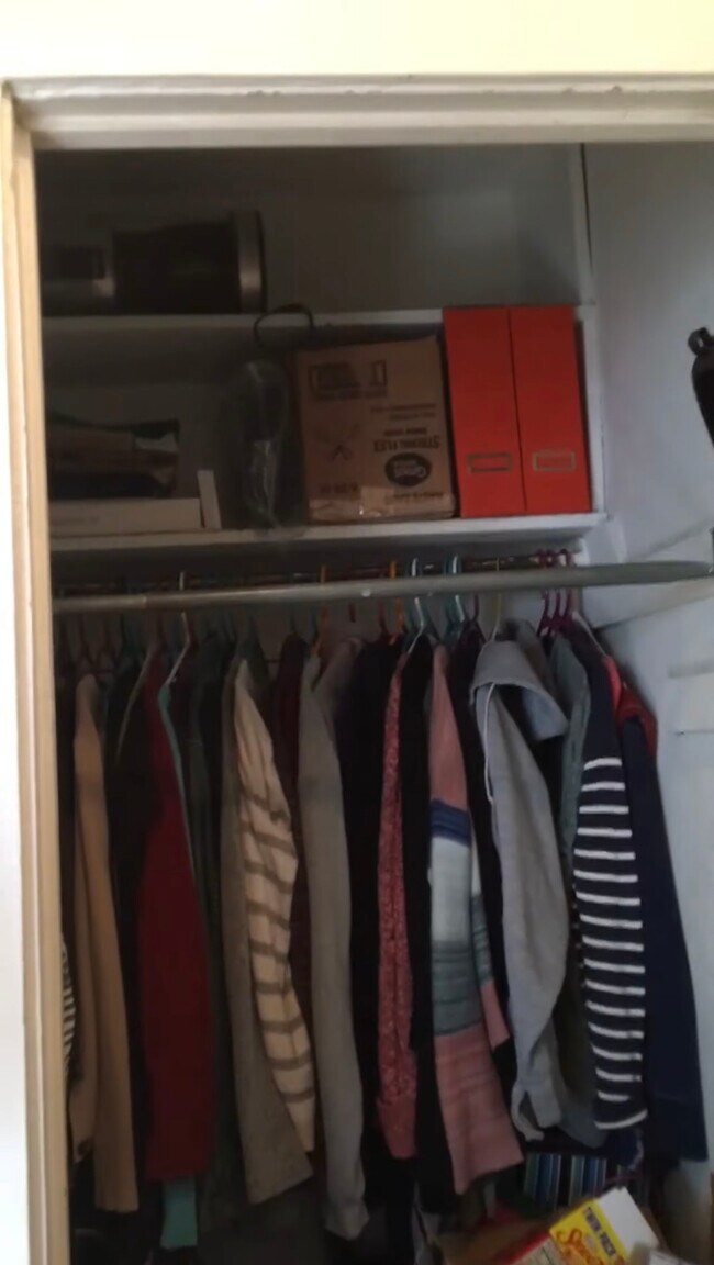 Building Photo - 434 W Surf St