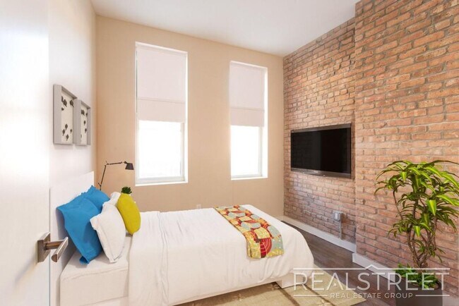 Foto del edificio - Modern 4 Bed 2 Bath Duplex with Yard in Stuyvesant Heights