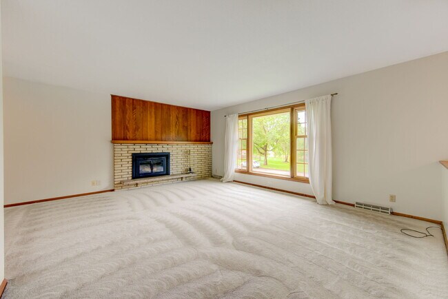 Building Photo - 16607 Norwood Dr