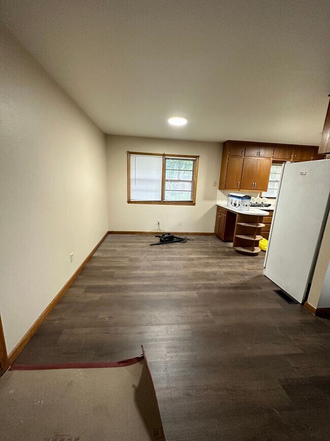 Building Photo - 3 Bedroom, 1.5 Bathroom House