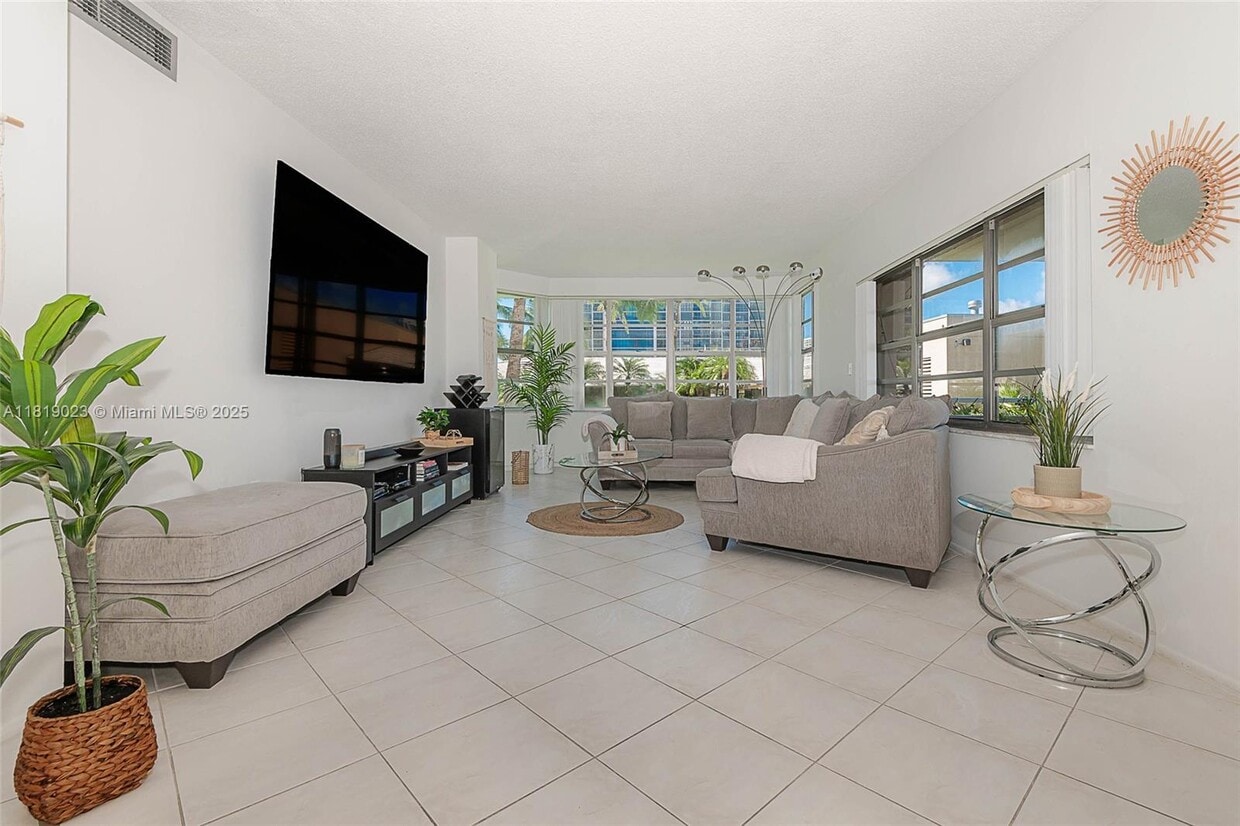 Foto principal - 1965 S Ocean Dr