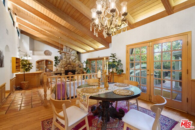 Building Photo - 964 Old Topanga Canyon Rd