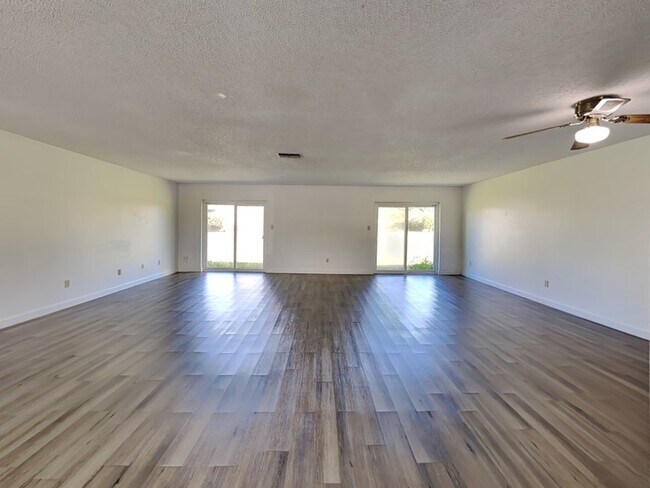 Foto del edificio - 5523 Westbrook Dr