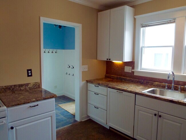 Foto del edificio - 603 S Batavia Ave